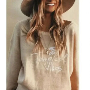 🎉HOST PICK 🎉Tropical 🏝  Vibes | Sweater